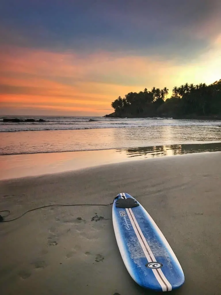 SURFING IN El Salvador