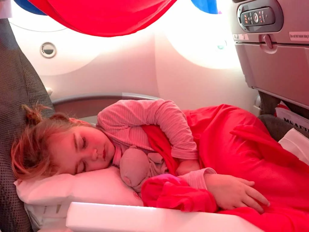 Top Tips On Flying With A Toddler 2024 -Expert Mom Hacks