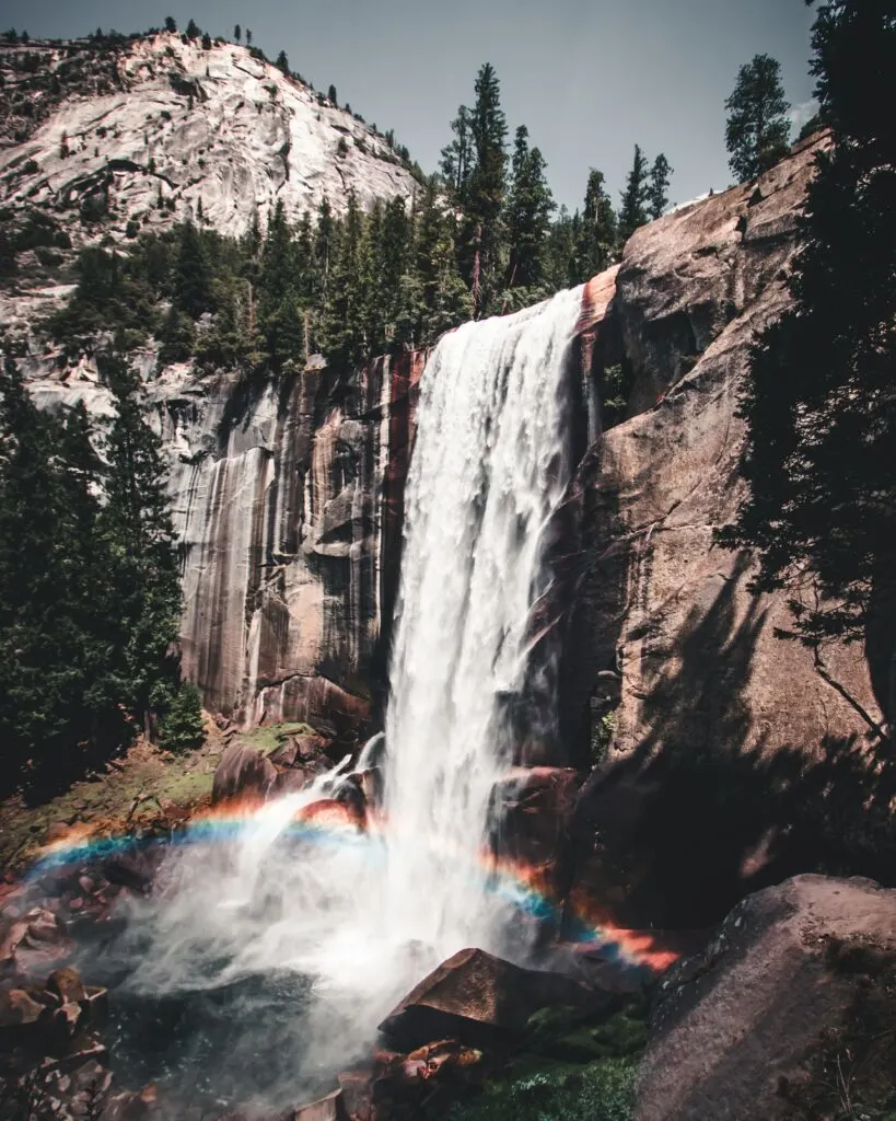 yosemite national park april weather
