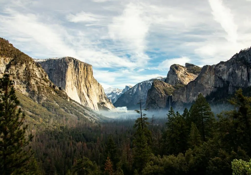 is yosemite open in april
