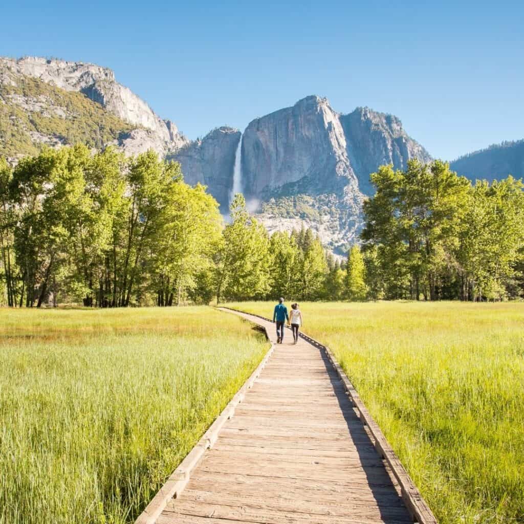 easy hikes in yosemite valley