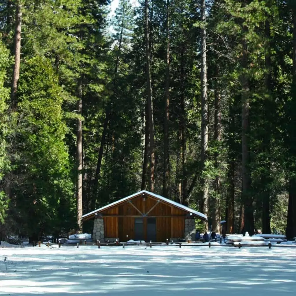 is there snow in yosemite in february