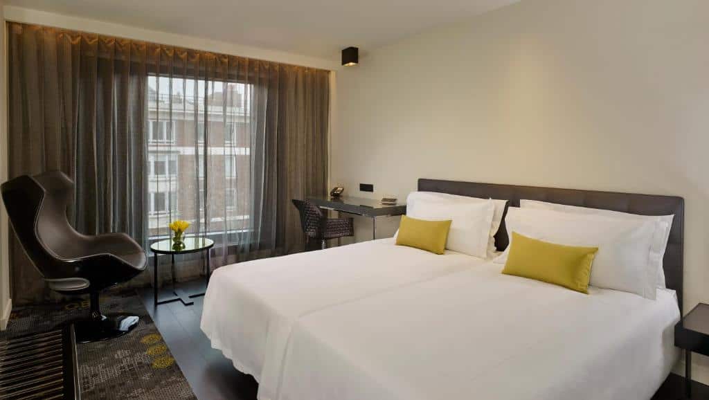 london hotels with parking and family rooms